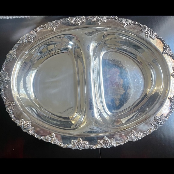 Old English Silver Plated Covered Entree Tray - Picture 4 of 13